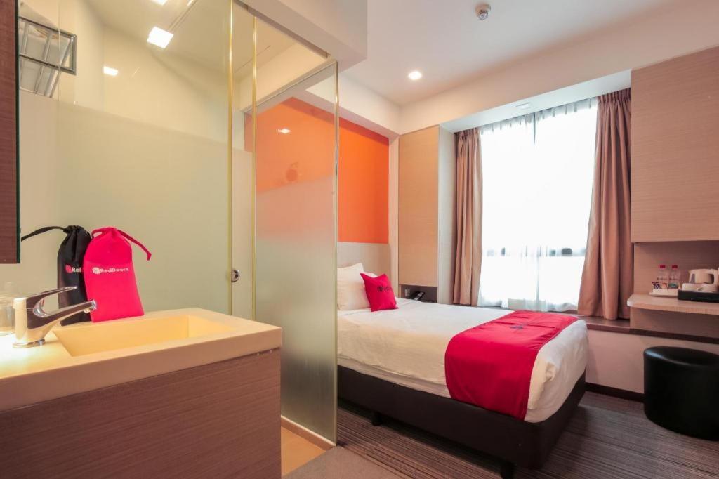 เรดดอร์ซ พรีเมียม แอท บาเลสเทียร์ Hotel สิงคโปร์ ภายนอก รูปภาพ