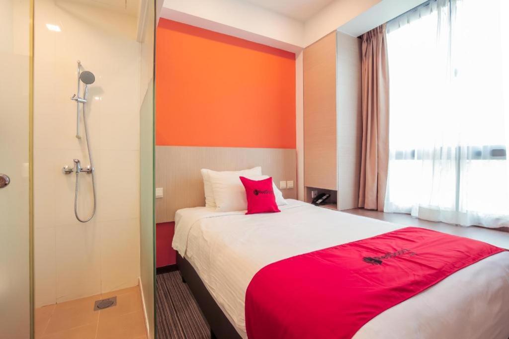 เรดดอร์ซ พรีเมียม แอท บาเลสเทียร์ Hotel สิงคโปร์ ภายนอก รูปภาพ
