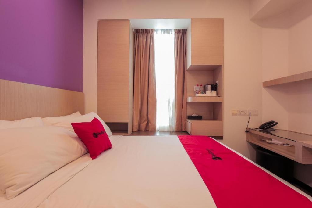 เรดดอร์ซ พรีเมียม แอท บาเลสเทียร์ Hotel สิงคโปร์ ภายนอก รูปภาพ