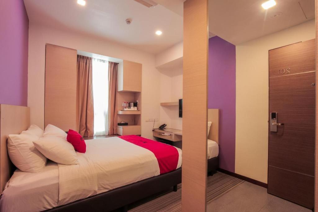 เรดดอร์ซ พรีเมียม แอท บาเลสเทียร์ Hotel สิงคโปร์ ภายนอก รูปภาพ