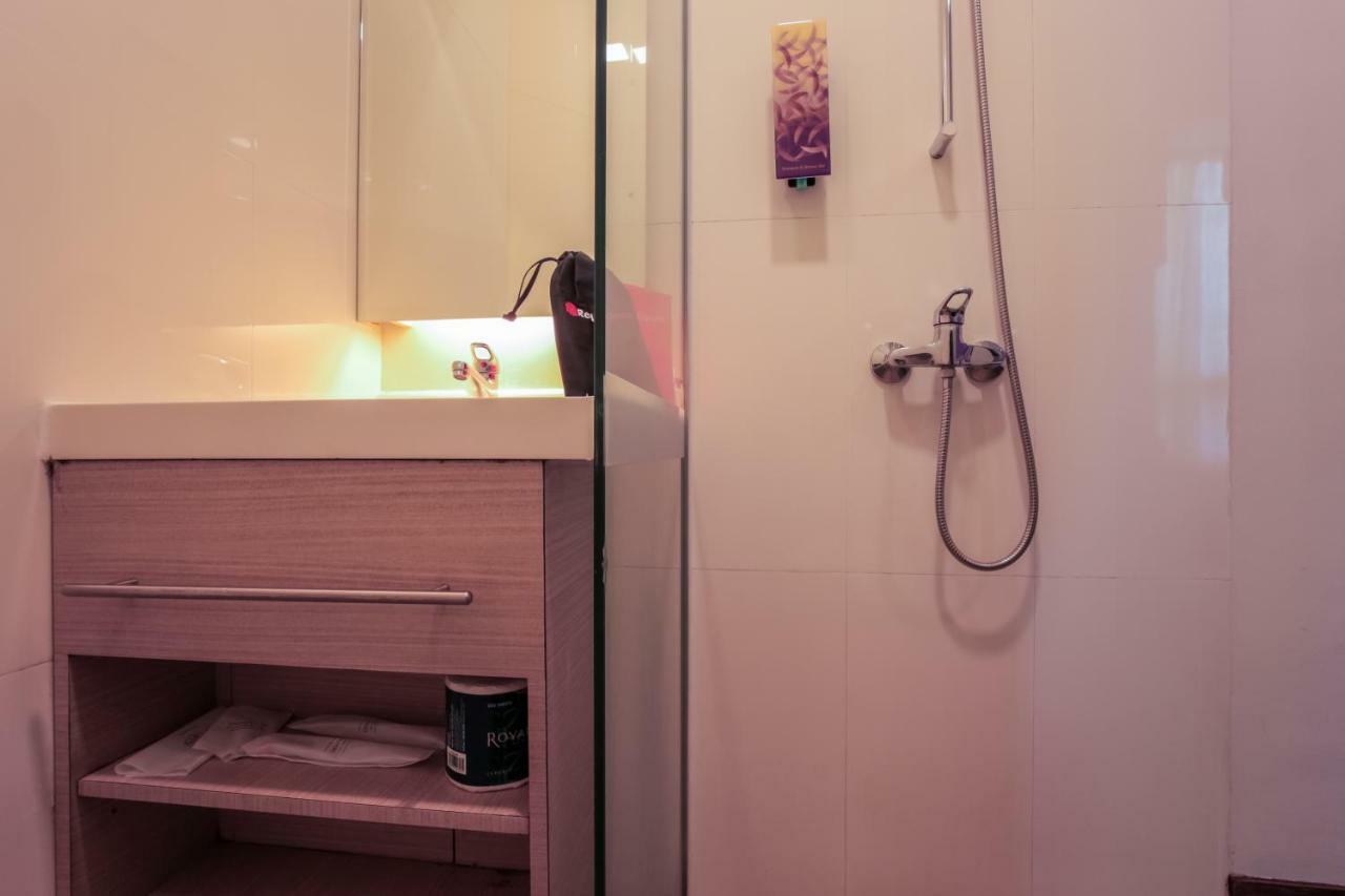 เรดดอร์ซ พรีเมียม แอท บาเลสเทียร์ Hotel สิงคโปร์ ห้อง รูปภาพ