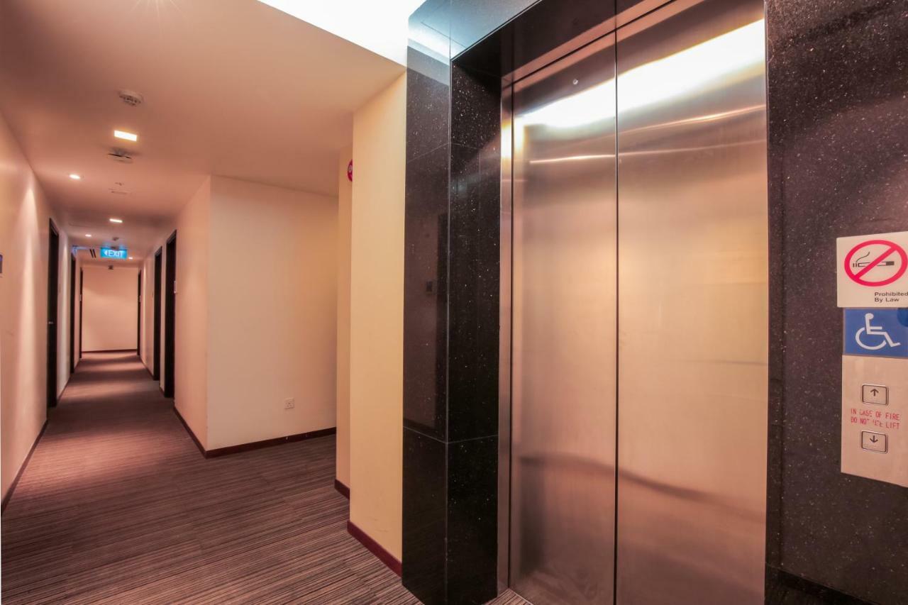 เรดดอร์ซ พรีเมียม แอท บาเลสเทียร์ Hotel สิงคโปร์ ภายนอก รูปภาพ